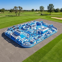 Parc d'obstacles gonflable extérieur avec piscines à balles, tunnels et toboggans, idéal pour la location commerciale dans les parcs d'attractions et les fêtes