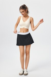 Top sportivo stile reggiseno, gonna modellante e set di abbigliamento sportivo casual. - Product Image 6