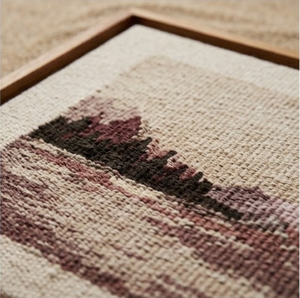 Marco de Resina - Beige - Tapiz Artístico Tejido con Paisaje Lacónico |   Arte de Pared Tejido |   Tapiz mural tejido con motivos de montañas y bosques (21 cm x 21 cm) - Product Image 3
