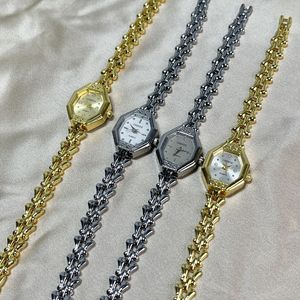 นาฬิกาข้อมือผู้หญิงแฟชั่นใหม่ ดีไซน์หรูหรา วินเทจ  ระดับไฮเอนด์ รูปทรงแปดเหลี่ยม  ระบบควอตซ์ - Product Image 1