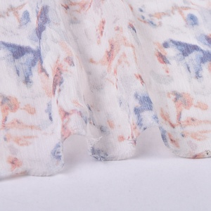 Tela de Chifón y Georgette con Estampado Floral 100% Poliéster, 80GSM, Efecto Arrugado, Secado Rápido, Certificación GRS, para Vestidos de Verano - Product Image 3