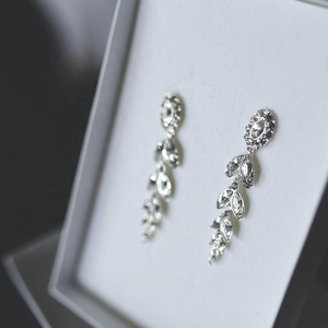 กล่องใส่เครื่องประดับสีขาวสุดหรู ผลิตภัณฑ์บรรจุภัณฑ์และงานพิมพ์ระดับพรีเมียม - Product Image 2