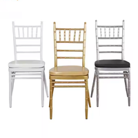 Nouveau produit mobilier pour hôtel Chiavari chaises de banquet empilables en métal doré pour fêtes de mariage et événements avec coussin