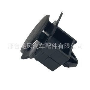 คลิปหนีบขอบสเกิร์ตข้างรถยนต์ Hurricane Auto Parts รุ่น 55157070-AC สำหรับรถจี๊ป ไครสเลอร์ ฟรีแมน - Product Image 2