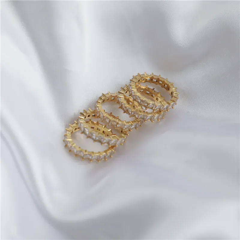 Impermeable de lujo de cristal Pave acero inoxidable brillante diamante cuadrado anillos para las mujeres, anillos de declaración