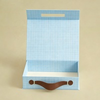 Emballages rigides personnalisés avec logo en relief biodégradable, style rétro, pour vêtements de bébé, boîtes cadeaux avec poignée en cuir