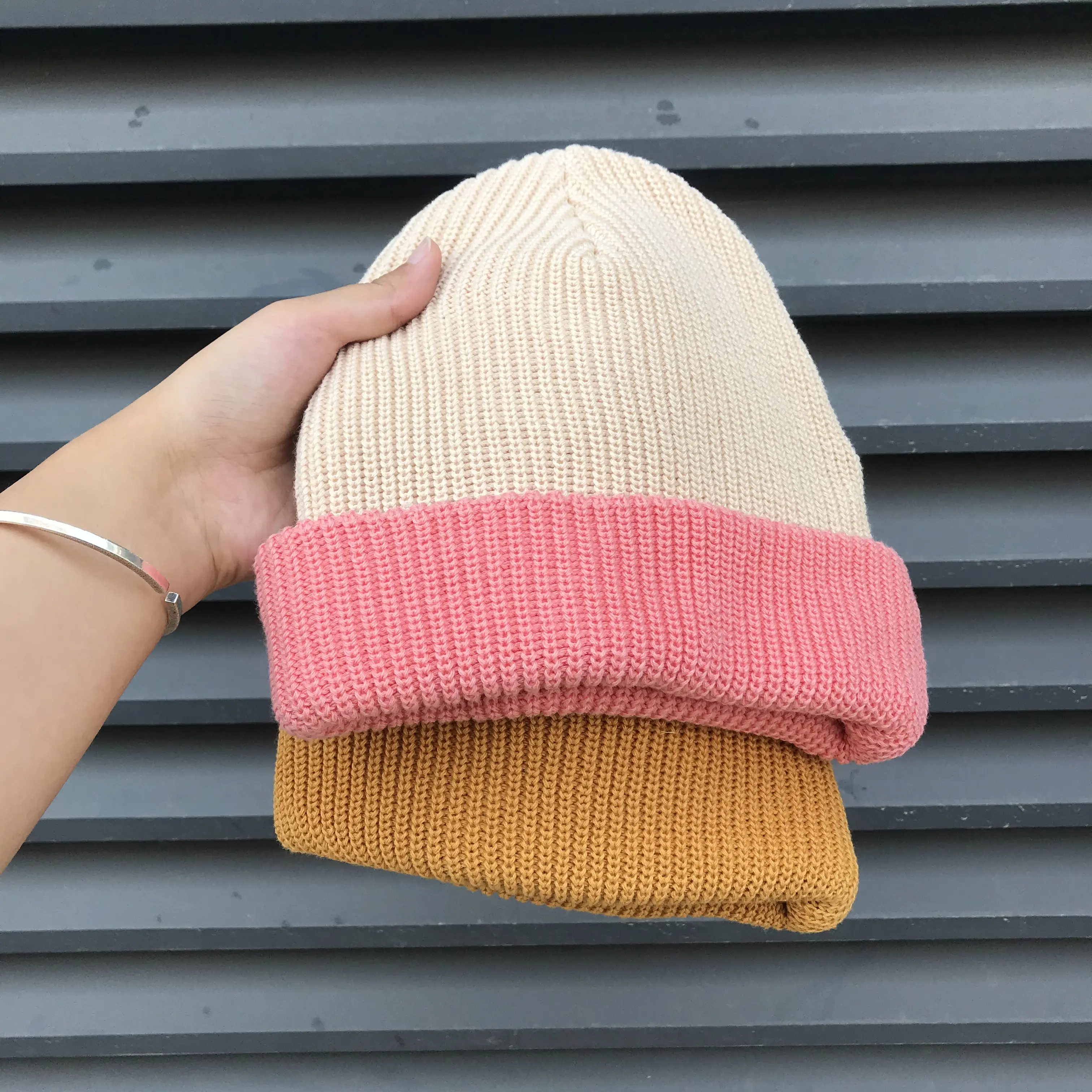 Пустые Индивидуальные Трикотажные двухцветные высококачественные зимние шапочки от производителей шапок