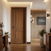 Porte intérieure de chambre à coucher en bois massif, style mixte, avec verre dépoli uni et bois clair multicolore, échantillon de salle d'exposition