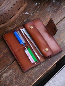 กระเป๋าสตางค์หนังแท้พรีเมียมสำหรับผู้หญิง สไตล์วินเทจ พับได้ ป้องกัน RFID  บางเฉียบ ใส่บัตรได้ พร้อมที่หนีบเงิน จากผู้ผลิต - Product Image 2
