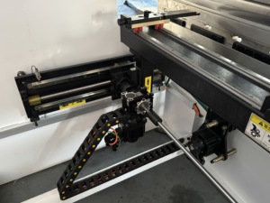 เครื่องกดเบรกไฮดรอลิก <span class=keywords><strong>CNC</strong></span> สำหรับแผ่นโลหะเครื่องดัดแบบเซอร์โวไฟฟ้าใช้<span class=keywords><strong>งาน</strong></span>ได้หลากหลายงานตามต้องการ - Product Image 5