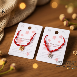 Braccialetto in Acciaio Inox con Sette Nodi e Cordoncino Rosso con Charm Lettera, Gioiello di Protezione Fatto a Mano - Product Image 3