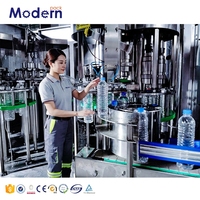 Usine de production d'eau pure automatique à capacité personnalisée avec bouteilles en plastique/verre de 200 ml à 2 L