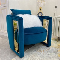Fauteuils de salon et de chambre individuels en velours, design italien, style minimaliste, luxe léger, tendance, pour aménagement intérieur.