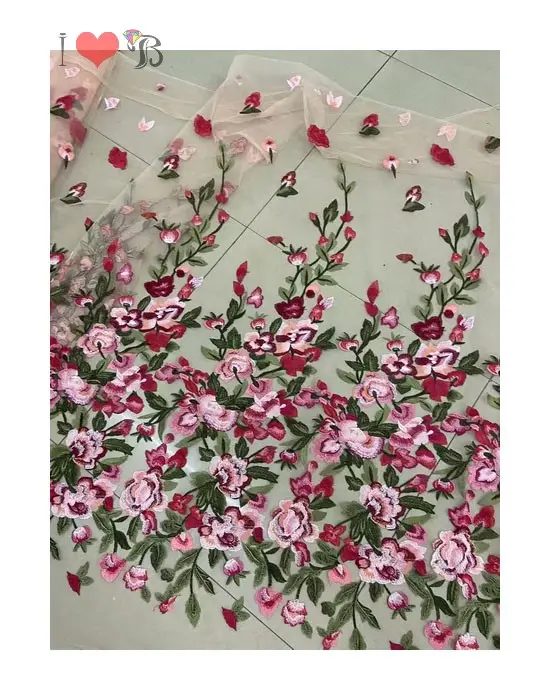 Tissu de dentelle de tulle brodé coloré de maille nude de fleur rose pour la robe d'été