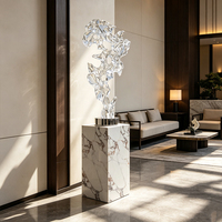 Sculpture en résine transparente personnalisée, style pierre de Taihu, peinte à la main, design artistique en cristal ajouré, base en métal, piédestal en marbre