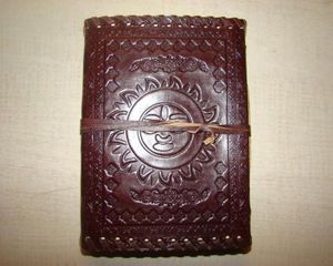 Carnet de notes vintage en cuir de créateur, classique, vierge, gaufré, fait main, relié en cuir pour journalisation - Product Image 4