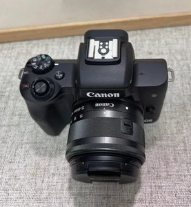 Cámara Canon <span class=keywords><strong>M50</strong></span> <span class=keywords><strong>Mark</strong></span> <span class=keywords><strong>II</strong></span> 90% Nueva con Lente de 15-45 mm, Fotografía de Nivel Básico, Cámara sin Espejo Usada, 24.1 Millones de Píxeles - Product Image 1