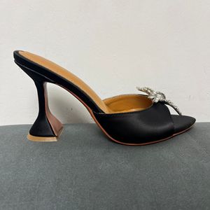 Mules d'été élégantes et luxueuses personnalisées, noires et blanches, à bout pointu, à <span class=keywords><strong>talon</strong></span> haut, avec nœud en strass, à enfiler - Product Image 4