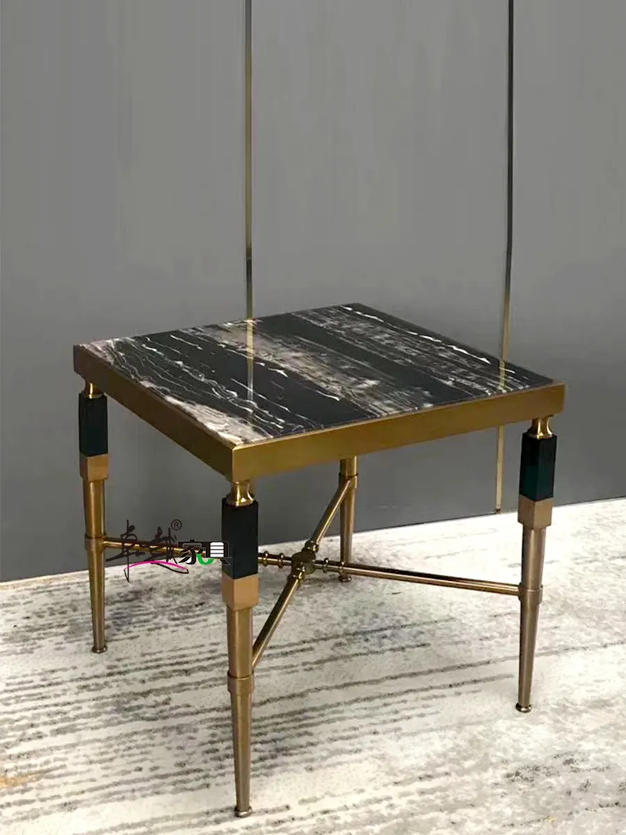 Mini mesa de centro cuadrada de diseño minimalista moderno de acero inoxidable de lujo ligero