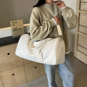 กระเป๋าเดินทางทรงดัฟเฟิลขนาดใหญ่ ดีไซน์ทันสมัย ใช้ได้ทั้งชายและหญิง  กระเป๋าถือสำหรับวันหยุดสุดสัปดาห์  วัสดุหนัง PU สีดำ กันน้ำ ทนทาน  ปิดด้วยซิป  ทันสมัย - Product Image 3