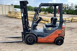 Chariot élévateur à fourche miniature puissant d'occasion 2019 TOYOTA 8FGU15 pour la logistique extérieure lourde - Product Image 2