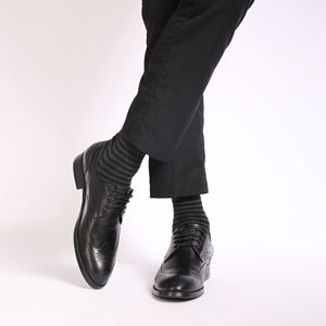 Jingwen <span class=keywords><strong>Chaussettes</strong></span> rayées noires en coton d'affaires pour hommes de <span class=keywords><strong>grande</strong></span> <span class=keywords><strong>taille</strong></span> - Product Image 2