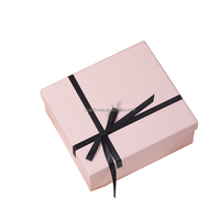 Caja de Regalo de Lujo con Logotipo Grabado Personalizado para una Identidad de Marca Moderna, Caja de Empaque Premium para Sets de Regalo con Cinta