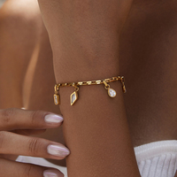 Ensemble collier et bracelet avec pendentif géométrique en acier inoxydable plaqué or 18 carats et zirconiums cubiques, hypoallergénique, délicat et minimaliste, pour femmes.