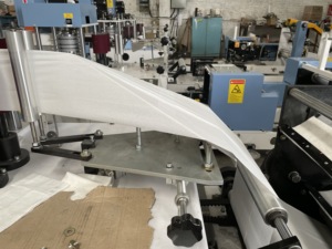 เครื่องผลิตกระดาษเช็ดปากพร้อมลูกกลิ้งลายนูนทำกระดาษทิชชู่อัตโนมัติเต็มรูปแบบจากโรงงานชั้นนำของจีน - Product Image 6