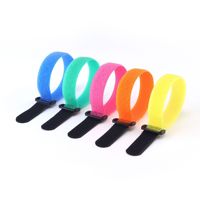 Sangle de fixation réglable à boucle auto-agrippante réutilisable pour le rangement et l'organisation de cargaisons en extérieur