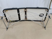 Lit de massage pliable moderne en PVC à 3 sections OEM |   Éponge haute densité |   Pour usage commercial dans les spas, les salles de sport et les hôtels