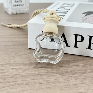 Usine 10ml clair pomme <span class=keywords><strong>voiture</strong></span> <span class=keywords><strong>parfum</strong></span> diffuseur désodorisant bouteille vide suspendu rituels <span class=keywords><strong>voiture</strong></span> <span class=keywords><strong>parfum</strong></span> bouteille avec couvercle en bois de Lotus - Product Image 4