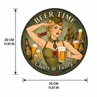 Plaque Métallique Gaufrée Vintage « Beer Time Pinup Girl Cheers Victory » pour Décoration Murale de Bar, Personnalisable, Vente en Gros Directe Usine OEM