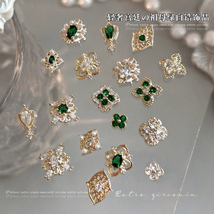 Breloques pour ongles style Palais en zircon, trèfle à quatre feuilles en alliage, diamant creux 3D, accessoires de décoration pour nail art, vente en gros en vrac - Product Image 1