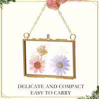 Gouden metalen ketting hangende dubbele glazen fotolijst set van 2 vierkante gedroogde bloemen bruiloft boho cadeau OEM groothandel