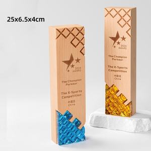 Trophées en bois personnalisés arc-en-ciel ambre bleu 8x24cm pour <span class=keywords><strong>reconnaître</strong></span> les réalisations et saluer les efforts - Product Image 6