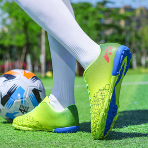 Chaussures de football antidérapantes de haute qualité pour hommes, jeunes et enfants, chaussures de sport respirantes pour entraînement en extérieur. - Product Image 1