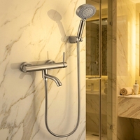 #   Ensemble de douche poli 304 avec mitigeur, robinet à main et robinet de baignoire pour hôtels, appartements, villas, doté d'une fonction jet de pluie doux et d'éléments en céramique