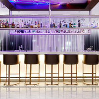 Comptoir de bar de restaurant exclusif sur mesure de luxe pour la maison, design moderne, surface solide noire carrée en bois