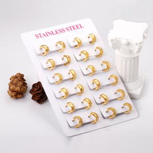 ผู้ออกแบบเครื่องประดับแฟชั่น ขายส่งเพชร ต่างหูห่วงแบบ Huggie ชุบทอง 18k ทำจากสแตนเลสสตีล สำหรับผู้หญิง - Product Image 3