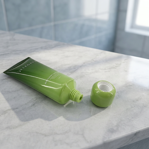 Tube cosmétique élégant en plastique vert 30ml 50ml 100ml avec bouchon à vis, surface brillante, impression offset, matériau PP - Product Image 3