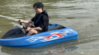 Karting aquatique électrique Mini Jet Ski Bateau de course aquatique Karting avec matériau en fibre de verre durable Disponible à la vente