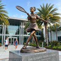 Sculpture de joueuse de tennis féminine grandeur nature, style antique, en bronze, pour l'Académie de Tennis Plaza, statue en bronze