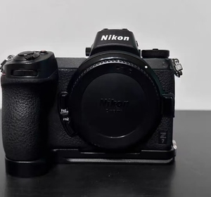 <span class=keywords><strong>Appareil</strong></span> <span class=keywords><strong>photo</strong></span> numérique sans miroir <span class=keywords><strong>Nikon</strong></span> Z7 de type <span class=keywords><strong>reflex</strong></span> avec résolution vidéo 4K de haute qualité, capteur BSI-CMOS plein format - Product Image 1