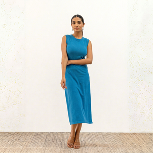 Robe midi bleue sans manches, col rond, coupe fourreau, en tricot de coton et élasthanne, pour usage quotidien décontracté, ourlet droit, couleur unie - Product Image 1