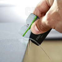 Le grattoir en carbure Festool OEM est idéal pour briser les bords, lisser les courbes et nettoyer les chants de plastique fins.