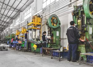 กาต้มน้ำไฟฟ้าวินเทจ 1.8 ลิตร สแตนเลส พร้อมหูจับพับได้ วัดอุณหภูมิ ป้องกันการต้มแห้ง - Product Image 5