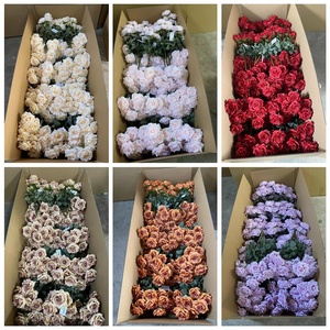 Vente en gros 9 têtes <span class=keywords><strong>diamant</strong></span> Rose Bouquet de Noël décoratif fausses fleurs pour l'automne mariage Graduation Halloween décorations - Product Image 5