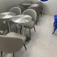 Ensemble de table et de chaises de restaurant moderne en acier inoxydable pour usage commercial - Durable, imperméable, respectueux de l'environnement