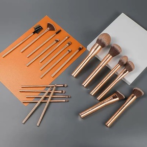 Ensemble de 20 pinceaux de maquillage dorés, poils synthétiques, manche en aluminium, logo personnalisé, pinceaux cosmétiques professionnels de luxe pour le visage et les yeux - Product Image 2